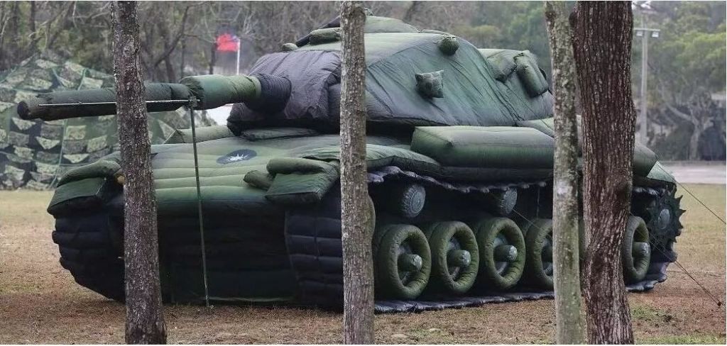 方正军用充气坦克